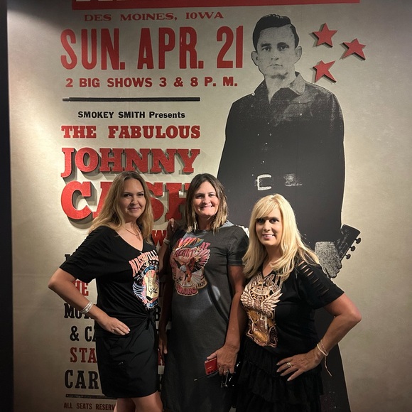 🎉POSH N’ CONNECT NASHVILLE STYLE🎉9/4/2024-HAMPTON SOCIAL FOR HAPPY HOUR - Picture 5 of 15